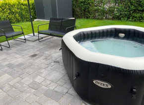Haus mit Garten, Kamin, Grill & Whirlpool nähe BER